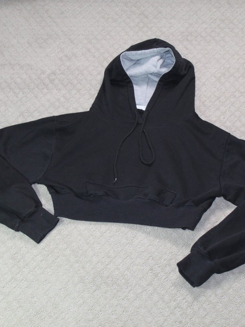 Honey Punch Size M Cropped Black Hooded Sweatshirt